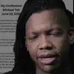 Michael Tait, vocalista de la banda cristiana Newsboys, cantando en un escenario durante un concierto
